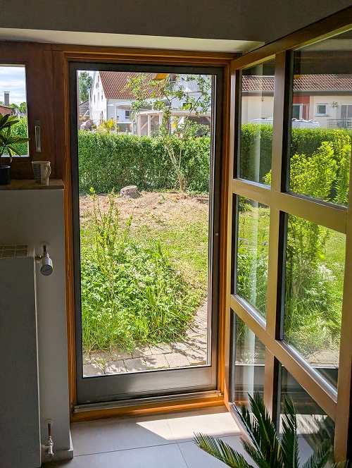 Insektenschutz Pendeltür nach Maß in Gundersheim – praktische Fliegengitter Tür für einfaches Durchgehen